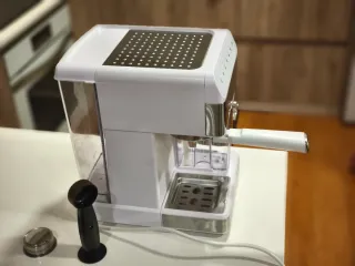 Cafetera Cecotec con espumador