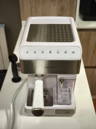 Cafetera Cecotec con espumador