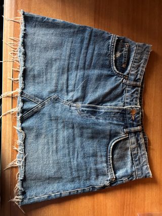 Minigonna denim con fondo sfrangiato