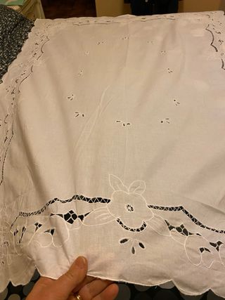 Tovaglia ricamata in cotone