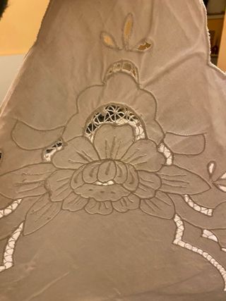 Tovaglia ricamata in cotone