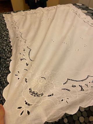 Tovaglia ricamata in cotone