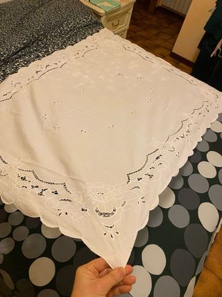 Tovaglia ricamata in cotone