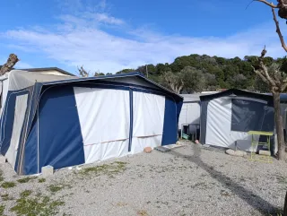 Caravana con avance y cocina