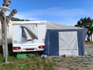 Caravana con avance y cocina