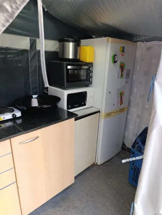 Caravana con avance y cocina