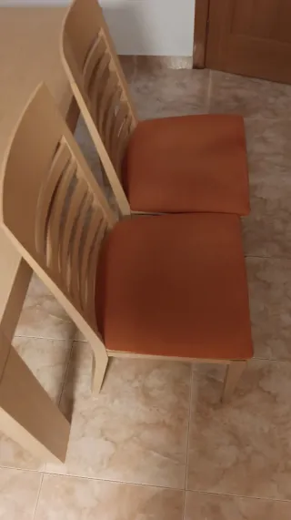 Mueble salón y mesa de comedor con 4 sillas