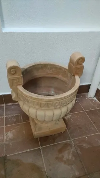 Macetero de terracota estilo griego
