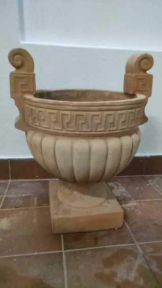 Macetero de terracota estilo griego
