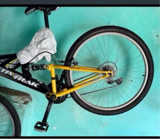 Bicicleta Montaña ACTIN-TRAK Negra y Amarilla