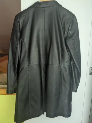 Cazadora de cuero negra entallada