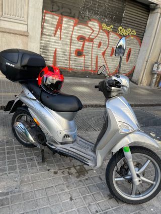 Vespa  Color  Plata  Vendo por motivos de viaje