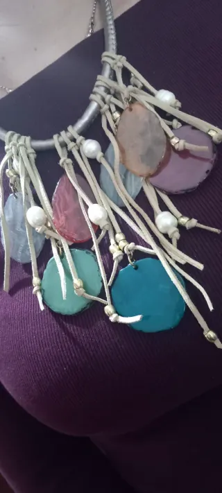 Collana con pendenti colorati