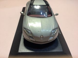 Coche Renault experimental Fluence 1/43 Norev