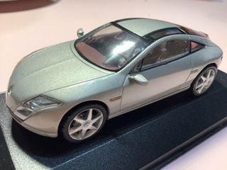 Coche Renault experimental Fluence 1/43 Norev