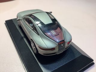 Coche Renault experimental Fluence 1/43 Norev