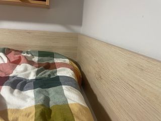 Cama alta con escritorio y armario