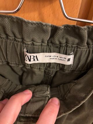 Pantalón Zara Talla 36 Verde Militar