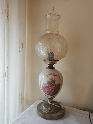 Lámpara de mesa antigua porcelana y cristal