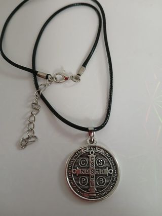 Medalla de San Benito con cordon