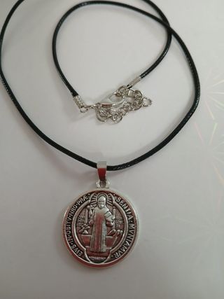 Medalla de San Benito con cordon