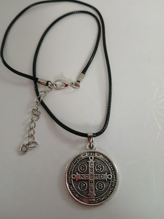 Medalla de San Benito con cordon