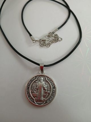 Medalla de San Benito con cordon