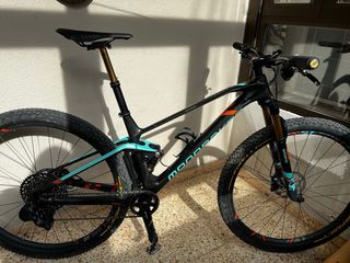 Bicicleta carbono doble suspensión