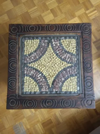 Mesa auxiliar de madera y cristal