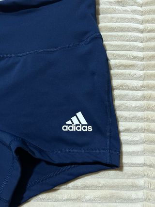 Short deportivo Adidas azul Aeroready · Talla M ·
