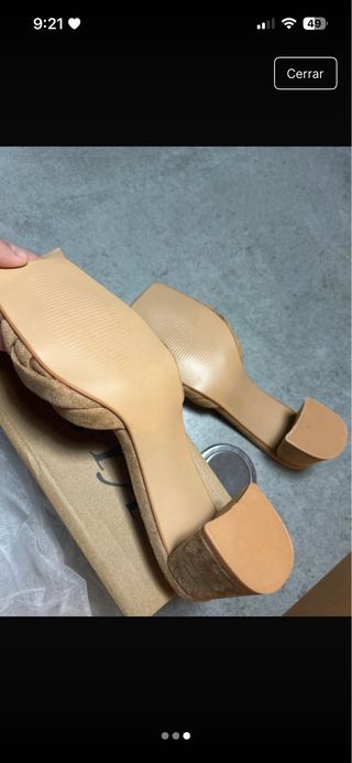 Sandalias de tacón beige trenzadas