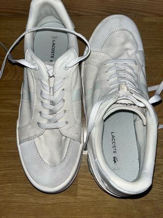 Zapatillas Lacoste grises y blancas