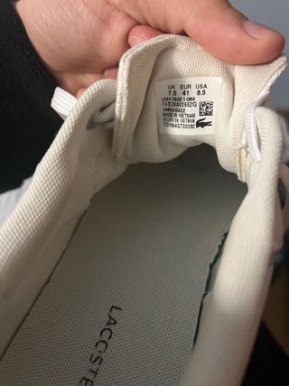 Zapatillas Lacoste grises y blancas