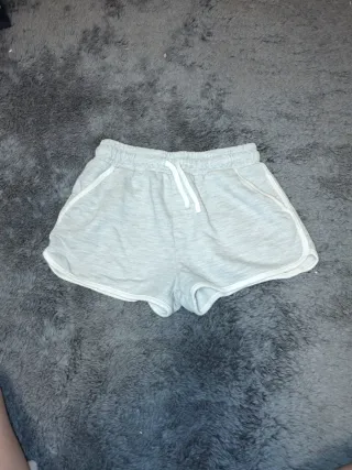 Pantalón corto gris con blanco T. 7-8