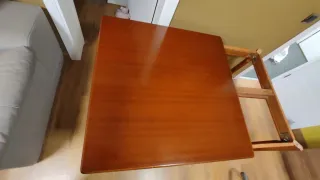 Mesa de comedor de madera + 4 sillas