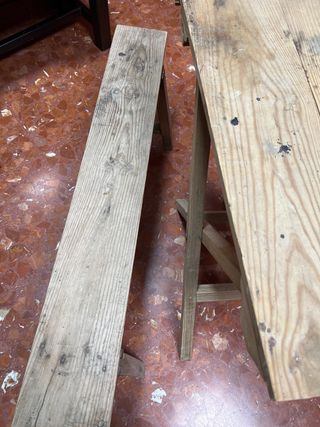 Mesa y banco de madera plegables