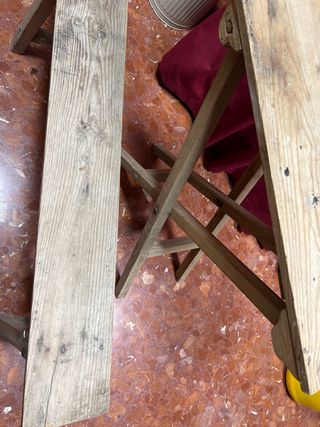 Mesa y banco de madera plegables