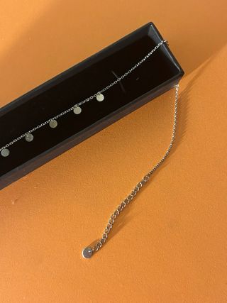 Gargantilla plata con círculos colgantes