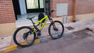 Bicicleta Enduro Specialized Amarilla