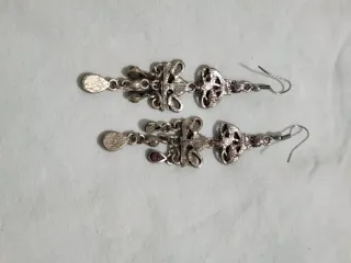 Pendientes colgantes con piedras lila y morado