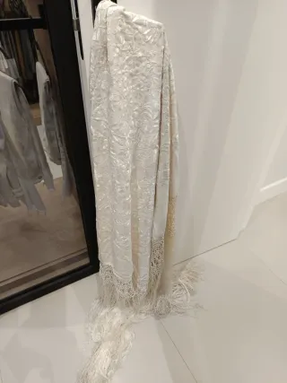 Mantón de Manila beige con flecos