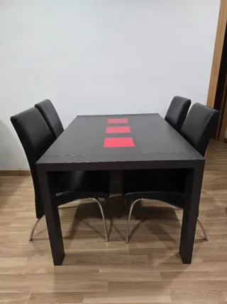 Mesa extensible comedor + 4 sillas