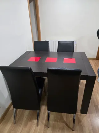 Mesa extensible comedor + 4 sillas