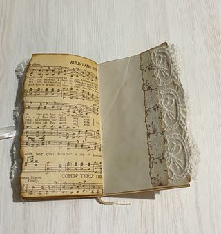 Junk Journal artesanal con encaje