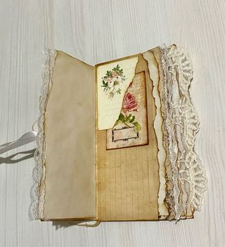 Junk Journal artesanal con encaje