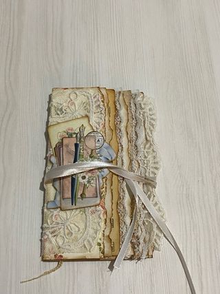 Junk Journal artesanal con encaje