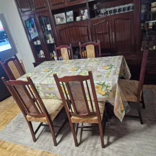 Mesa comedor con 6 sillas ratán y madera