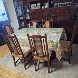 Mesa comedor con 6 sillas ratán y madera