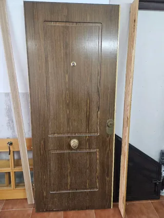 Puerta blindada madera con marco