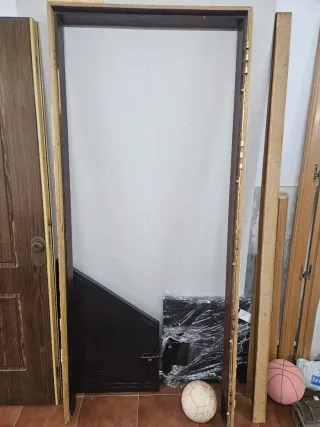 Puerta blindada madera con marco